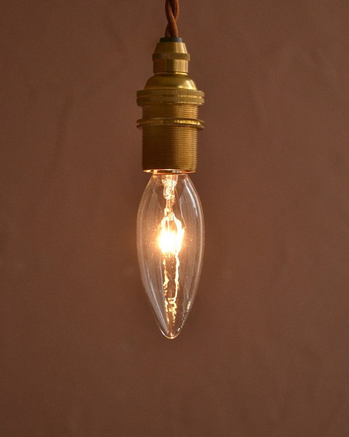 電球・オプション　照明・ライティング　シャンデリア球 クリア・白熱球（E17口金・40W）。昔ながらの白熱球エジソンが電気を作った時代からずっと同じようにオレンジ色のあたたかい明かりで包み込んでくれる白熱球です。(DK-13)