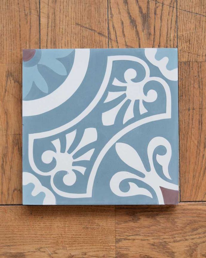 床材　お部屋づくりの材料（建材）　デザインタイル（Palais）フランスの宮殿の床のような模様のアンティーク風デザイン。アンティーク風のおしゃれなタイルセメントに焼き付け塗装でクールな色を塗装したアンティーク風のタイル。(HOT-08)