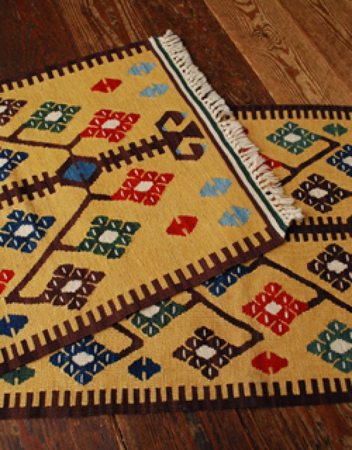 アンティーク 布製の雑貨　アンティーク雑貨　キリム（コンヤ）。床に広げるだけ草木染なので、年月を経た色合いがとってもいい風合いです。(OK-725)