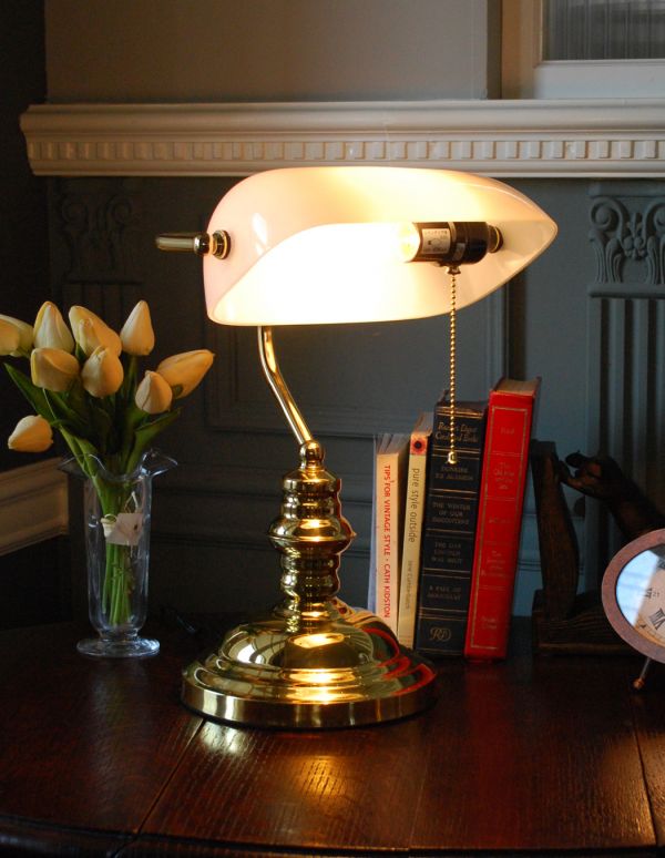 スタンドライト　照明・ライティング　ホワイトの真鍮製デスクランプ（バンカーズライト）(電球セット)。書斎のデスクにもピッタリなアイテムです。(TL-0018)