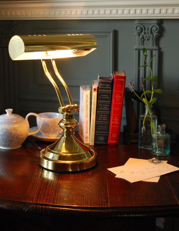 スタンドライト　照明・ライティング　真鍮製デスクランプ（ピアノライト）（電球セット）。書斎のデスクにもピッタリなアイテムです。(TL-0019)