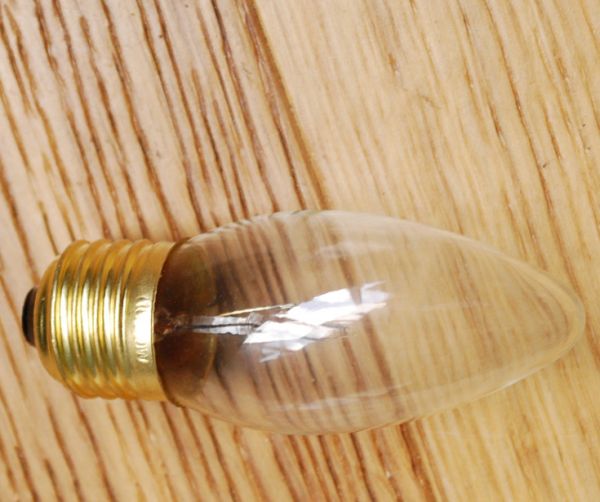スタンドライト　照明・ライティング　真鍮製デスクランプ（ピアノライト）（電球セット）。電球はE26口金サイズの40Wを１個お付けします。(TL-0019)