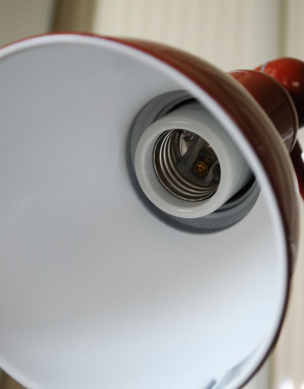 照明・ライティング　レトロで可愛いデスクランプ（レッド）。国産球対応のテーブルランプです。(TL-0021)