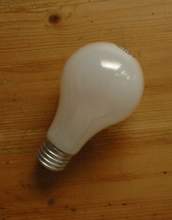 照明・ライティング　レトロで可愛いデスクランプ（イエロー）。電球は国産球（E26、40W）を１個お付けします。(TL-0022)