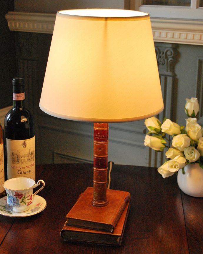 スタンドライト　照明・ライティング　イギリスからやって来たおしゃれな照明、The Original Book Works社のテーブルランプ(E26・40W電球付)。。(TL-0081)