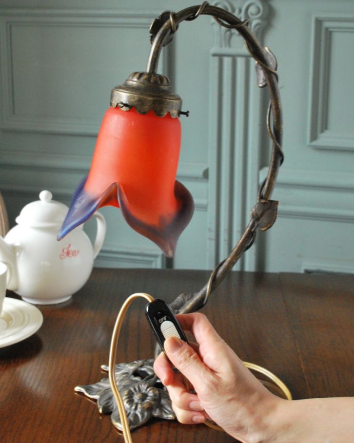 スタンドライト　照明・ライティング　テーブルランプ　スイッチON！片手で簡単に切り替えられるオン・オフのスイッチが付いています。(TL-0104)