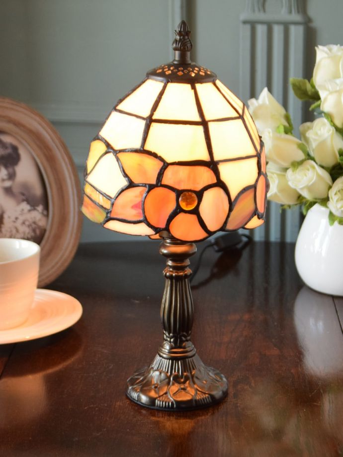 アンティーク調のおしゃれな照明、お花型のステンドグラス風のテーブルランプ（E17丸球付）