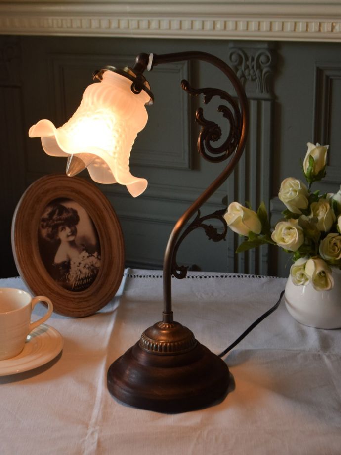 おしゃれなテーブルランプ、お花の形のガラスシェードのアンティーク風スタンドライト(電球なし・アンティーク色)(TL-0128)｜照明おしゃれ