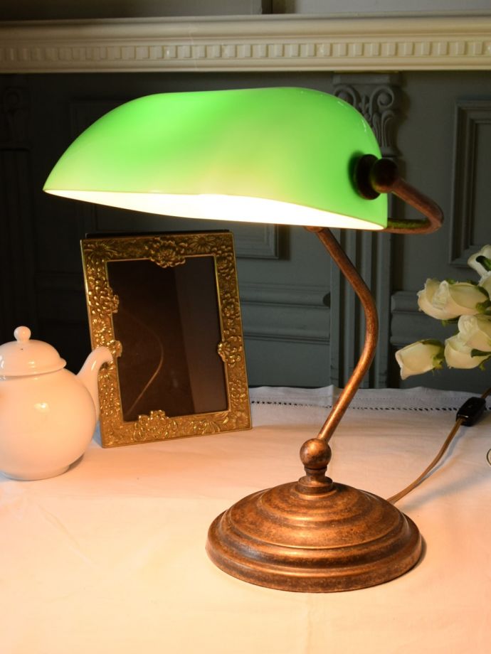 イタリア生まれのアンティーク調テーブルランプ、グリーン色のガラスシェードが付いたバンカーズライト（E17電球付）(TL-0143)｜照明おしゃれ