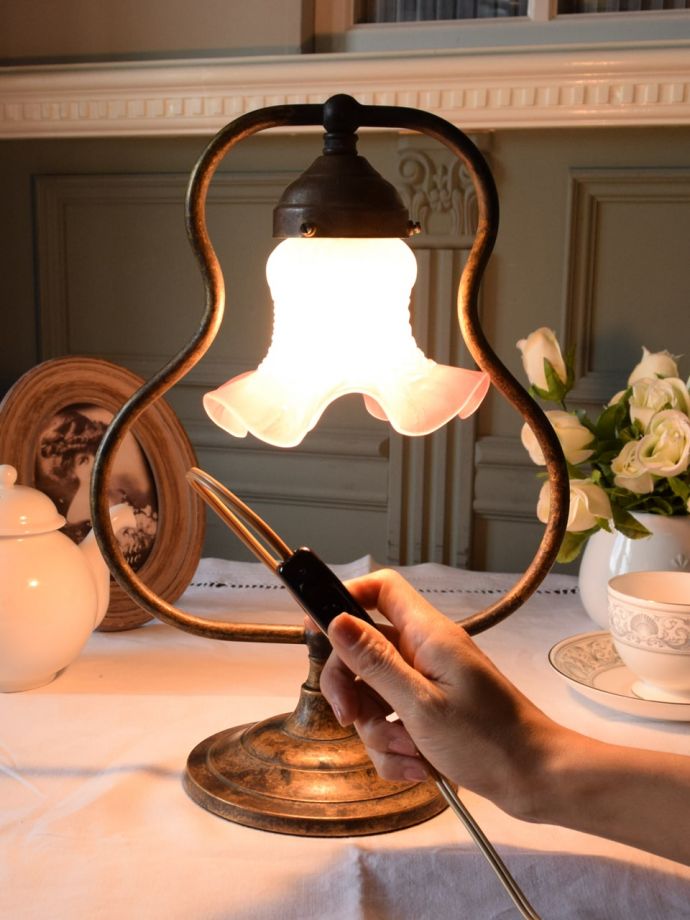 イタリアのテーブルランプ、真鍮製のおしゃれな照明器具（Ｅ17電球付