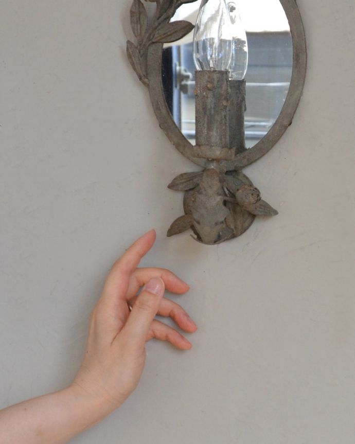 壁付けブラケット　照明・ライティング　フランス輸入の照明、ミラーのウォールブラケット（Ｅ14シャンデリア球2個付）Mirror Wall Lamp Coquetterie Small。フランスらしいデザインのウォールシャンデリア。(cf-1021)