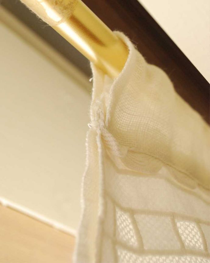 ファブリック（布）雑貨　インテリア雑貨　風になびく美しいフランスのウィンドカーテン 。カフェカーテン用のポールを挿すだけで、カンタンにあっという間にセット出来ます。(cf-1074)