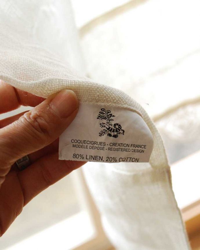 ファブリック（布）雑貨　インテリア雑貨　風になびく美しいフランスのウィンドカーテン 。コクシグルのタグです。(cf-1074)