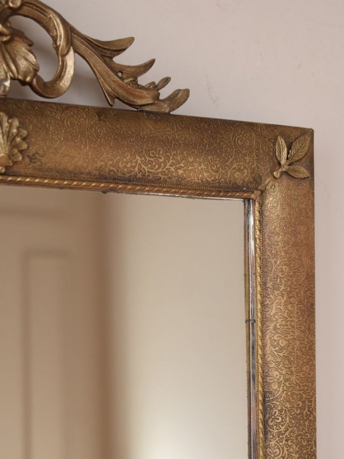 フランスの真鍮製のアンティーク調ウォールミラー、コントワール・ドゥ・ファミーユの鏡