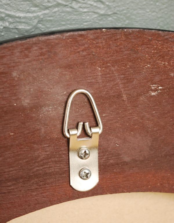 コントワールドファミーユ　インテリア雑貨　コントワール・ド・ファミーユの湾曲型アンティーク風ミラー（シヌール）。壁掛け用の金具が付いています。(cf-605)