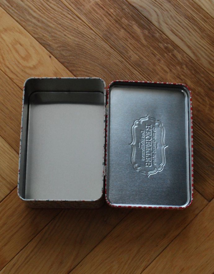 コントワールドファミーユ　インテリア雑貨　コントワール・ド・ファミーユのティン缶（Recettes）。上から見るとこんな感じです。(cf-681)