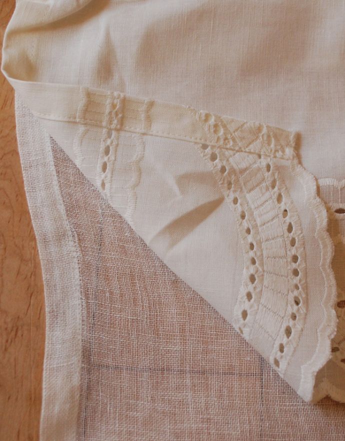コントワールドファミーユ　インテリア雑貨　コントワール・ド・ファミーユのカーテン、バランスカーテン付き（Adelie/ＩＶ）。麻と綿の混紡です。(cf-709)