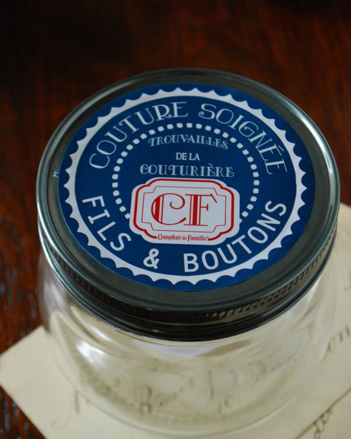 コントワールドファミーユ　インテリア雑貨　コントワール・ド・ファミーユのジャー（Fils Boutons）。外国らしいデザインなので、カウンターに出た状態でもオシャレにみえてしまいます。(cf-736)
