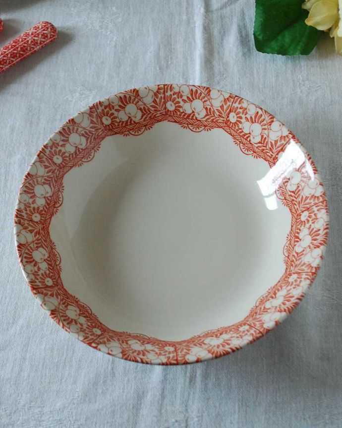 コントワールドファミーユ　インテリア雑貨　コントワール・ドゥ・ファミーユのスープボウル(CHATOU RED)。上から見ると･･･食卓がちょっと華やかな雰囲気に。(cf-770)