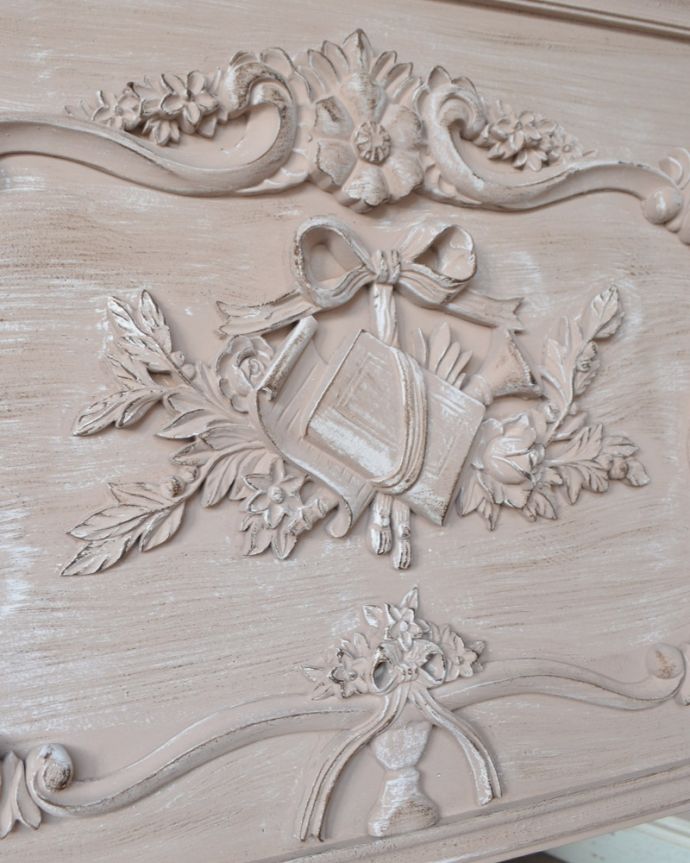 コントワールドファミーユ　インテリア雑貨　リボンと葉の装飾が美しいアンティーク風ミラー　コントワール・ド・ファミーユのミラー（メダイヨン）。細かい装飾が高級感を出しています。(cff-51)