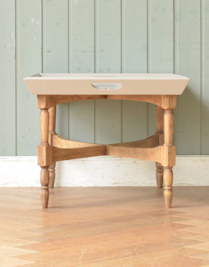 アンティーク風の家具　アンティーク風　コントワール・ド・ファミーユのトレイテーブル（アントワネット RECT）。使いやすいサイズです。(cff-75)