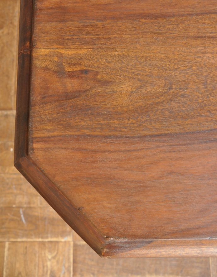 アンティーク風の家具　アンティーク風　コントワール・ド・ファミーユのビストロテーブル（ムーブルエスタミネ）。味わいのあるアンティーク風仕上げを施しています。(cff-83)
