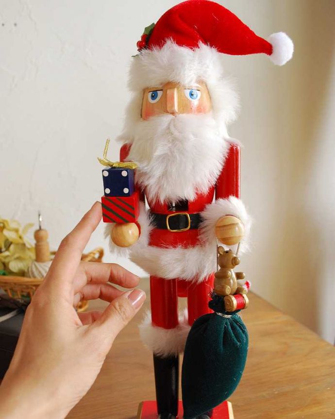 クリスマスのオブジェにピッタリ とっても可愛いサンタ姿のくるみ割り人形 Cm 101 クリスマス用