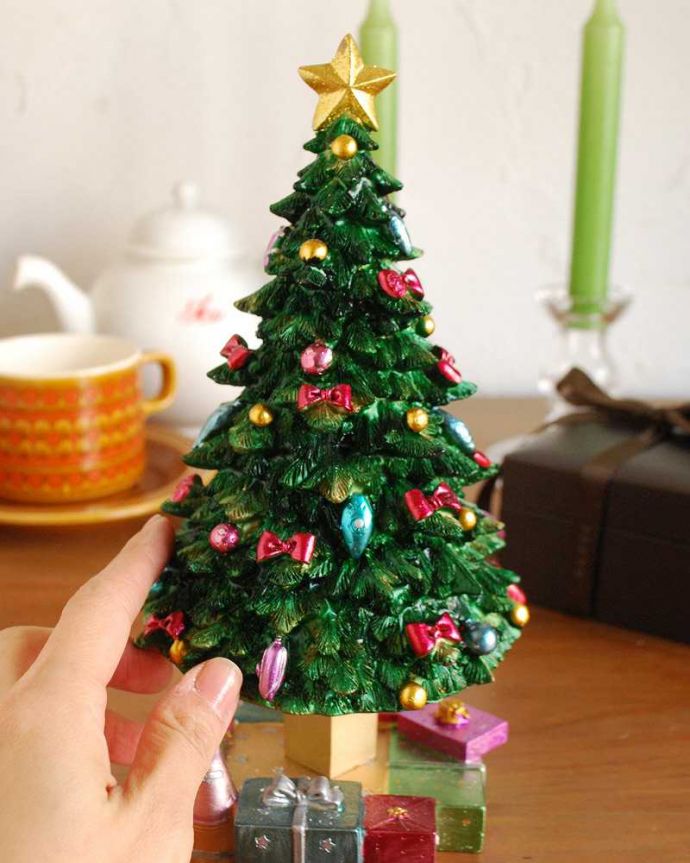 リビング雑貨　クリスマス用　もみの木のオルゴール付きツリー（ギフトボックス）。これくらいの大きさ手に持って見てみると、これくらい。(cm-119)