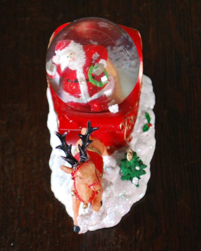 リビング雑貨　クリスマス用　クリスマス気分を盛り上げてくれる小さなスノードーム（サンタ＆レインディア）。上から見ると･･･どこから見ても可愛いデザインです。(cm-164)