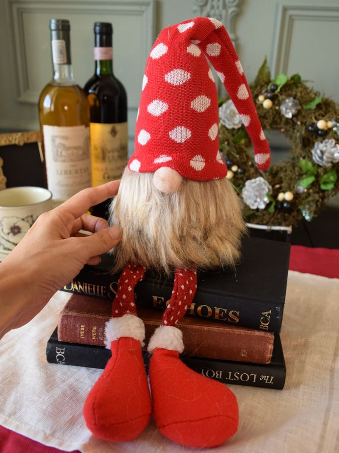 北欧のクリスマス雑貨、赤い帽子を被った妖精トムテの人形（ドットレッド・Sサイズ）
