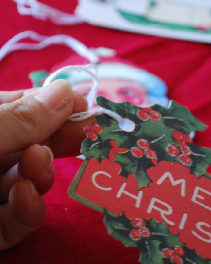 リビング雑貨　クリスマス用　カバリーニ社のギフトタグセット（ヴィンテージサンタクロース）。紐が付いているので、ギフトタグ以外にもオーナメントにしても可愛いですね。(cm-61)