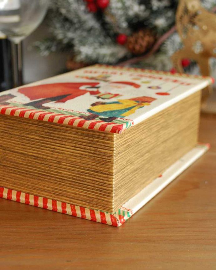 リビング雑貨　クリスマス用　ブックボックス（クリスマス・サンタさんと子ども）。本物と間違えてしまいそうなほど凝っています。(cm-92)