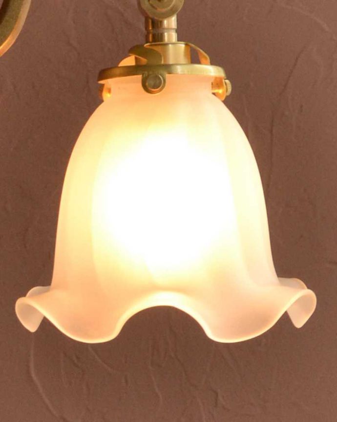 シャンデリア　照明・ライティング　ふんわりと女性らしいフロストガラスシェードのアンティーク風シャンデリア（2灯・電球なし）。。(cr-509-g)