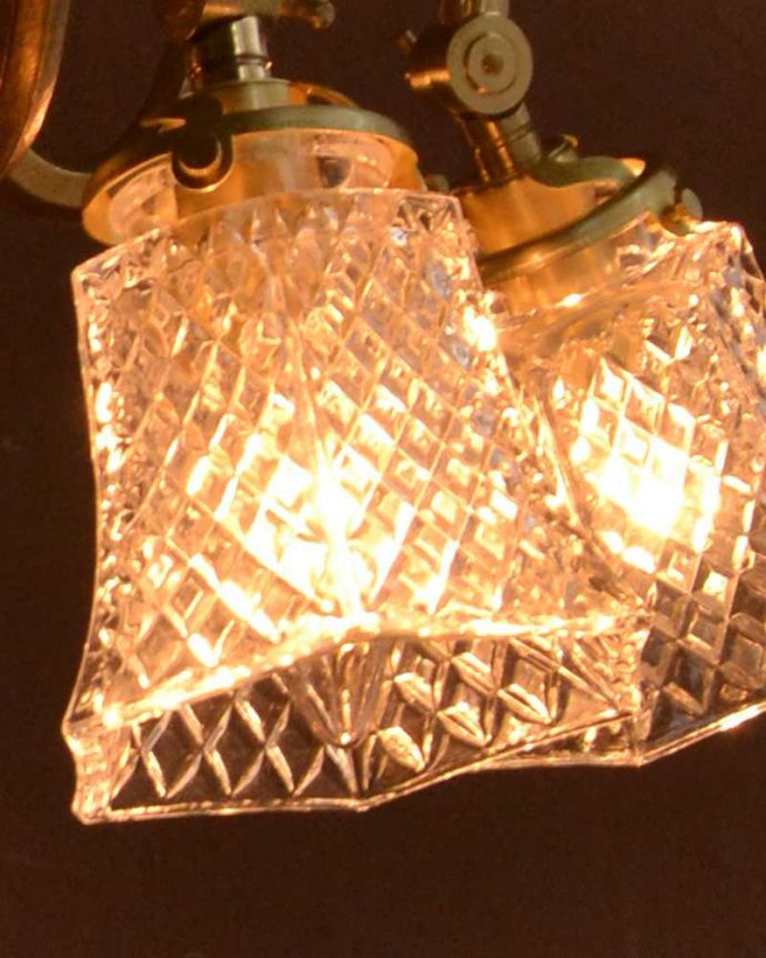 シャンデリア　照明・ライティング　ダイヤカットがキラキラ輝くアンティーク風シャンデリア（4灯・電球なし）。。(cr-511-gB)