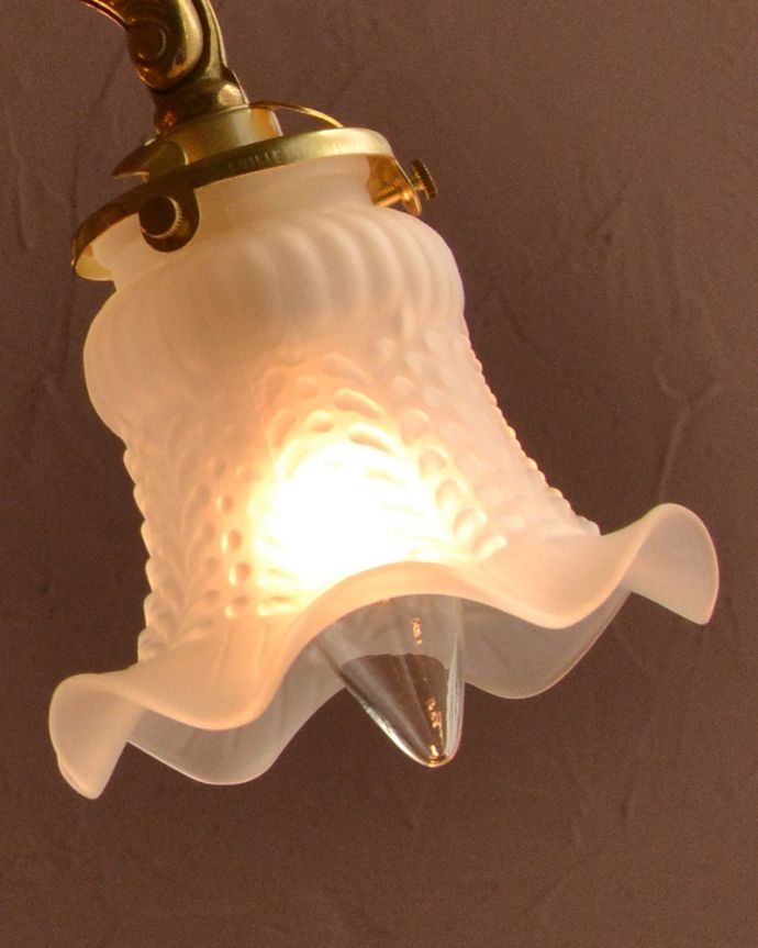 シャンデリア　照明・ライティング　アンティークをモチーフにした可愛いシェードのアンティーク風シャンデリア（3灯・電球なし）。。(cr-512-g)