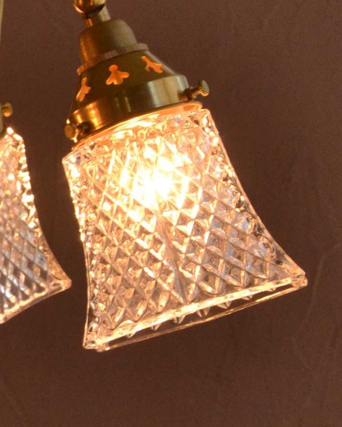 シャンデリア　照明・ライティング　ダイヤカットがキラキラ輝くアンティーク風シャンデリア（4灯・電球なし）。。(cr-514-g)