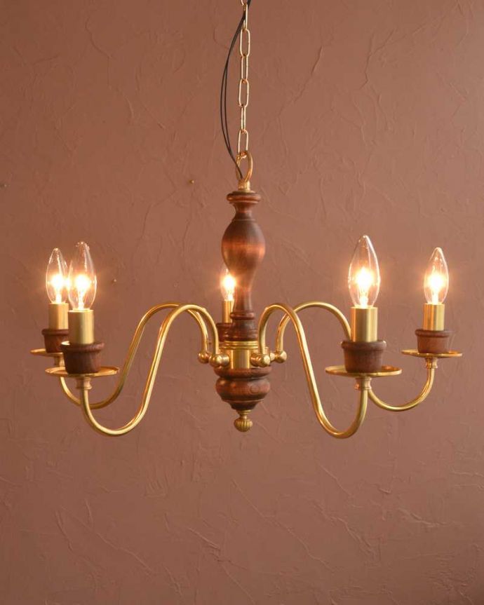 シャンデリア　照明・ライティング　木製×真鍮のコラボが人気のアンティーク風の木製シャンデリア（5灯・電球なし）。。(cr-516-g)