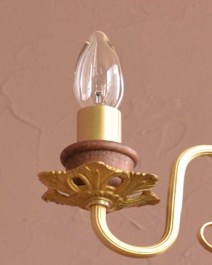 シャンデリア　照明・ライティング　木製×真鍮のコラボが人気のアンティーク風の木製シャンデリア（3灯・電球なし）。LEDも使えます口金はE17型60W対応です。(cr-517-g)