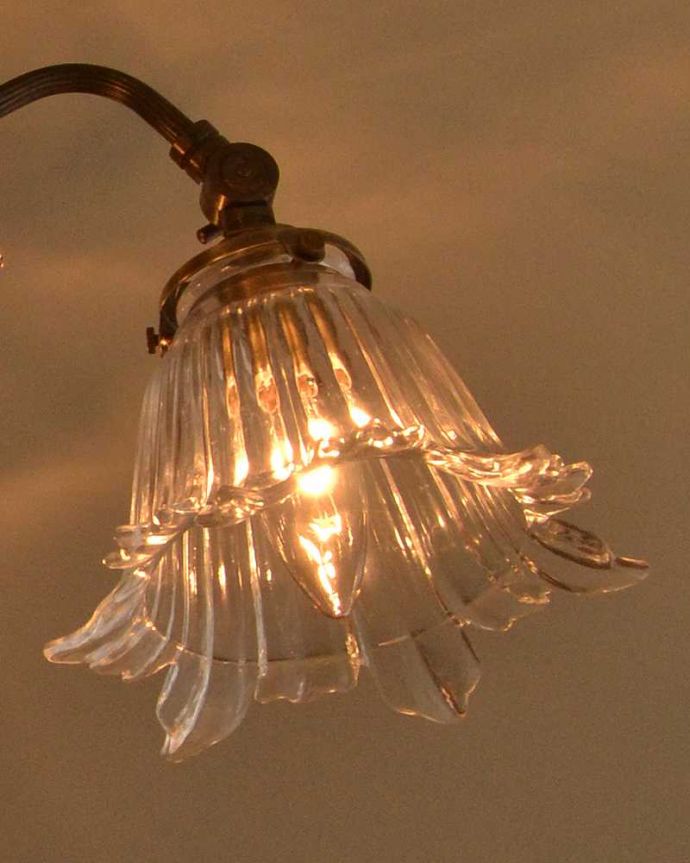 シャンデリア　照明・ライティング　アンティーク風の真鍮製シーリングシャンデリア（アンティーク色・4灯・電球なし） 。LEDも使えます口金はE17型60W対応です。(cr-521-a)