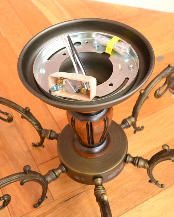 照明・ライティング　シーリングシャンデリア６灯　直結用のパーツも同梱します電気屋さんにお渡し頂ければ、直結で取り付けしてもらえる金具も一緒にお届けします。(cr-539)