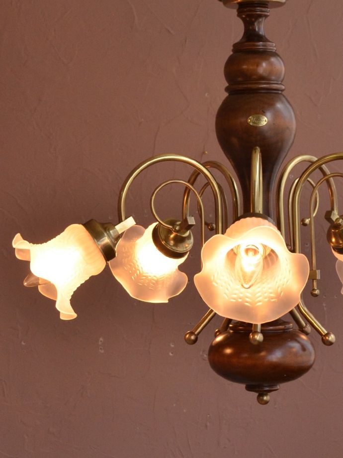 おしゃれな木製シャンデリア、イタリア製のアンティーク風照明器具(5灯 