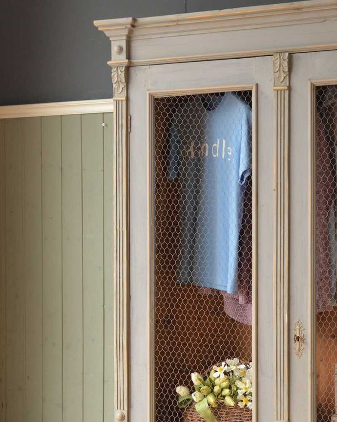ワードローブ　アンティーク家具　アンティークのフレンチ家具、グリアージュのワードローブ（グレー）。女子心を掴むグリアージュの扉フランスらしいグリアージュの扉。(d-1052-f-1)