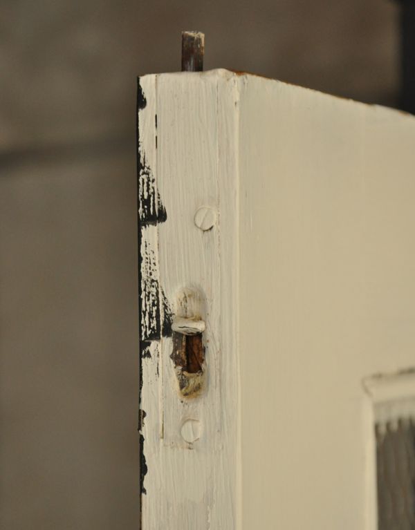 アンティークのキャビネット　アンティーク家具　アンティークのフレンチ家具、グリアージュのキャビネット（ブラック）。扉を止めるストッパーが付いています。(d-1128-f)