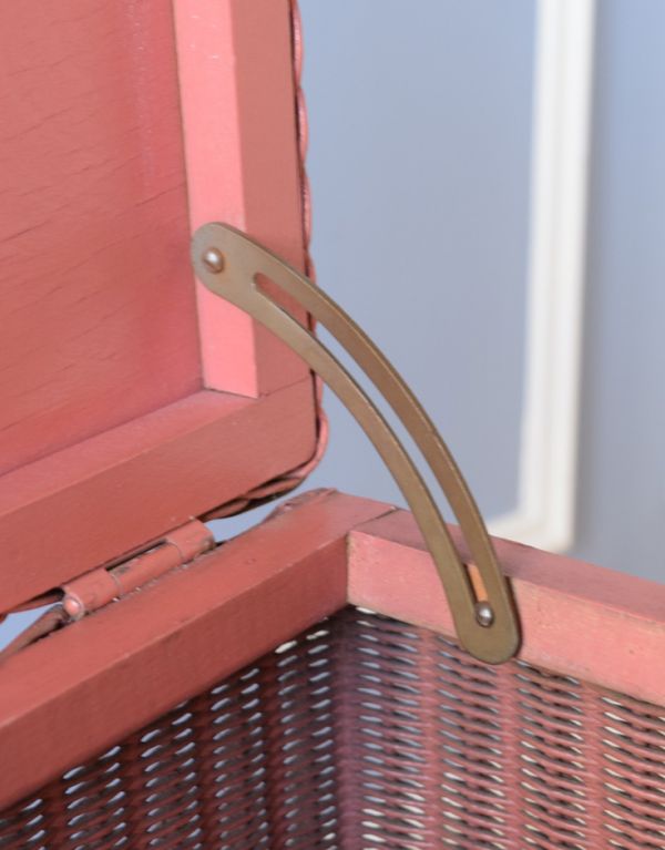 ロイドルーム　アンティーク家具　ピンク色のロイドルームボックス、イギリスの伝統技法を用いたアンティーク家具。金具でつないでいるので安心です。(d-1153-f)
