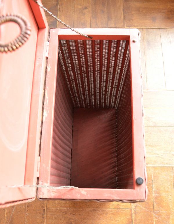 ロイドルーム　アンティーク家具　イギリスから届いたキレイなアンティークロイドルームボックス（ピンク色）。中も修復してあるので、実用的になんでも入れて頂けます。(d-1154-f)