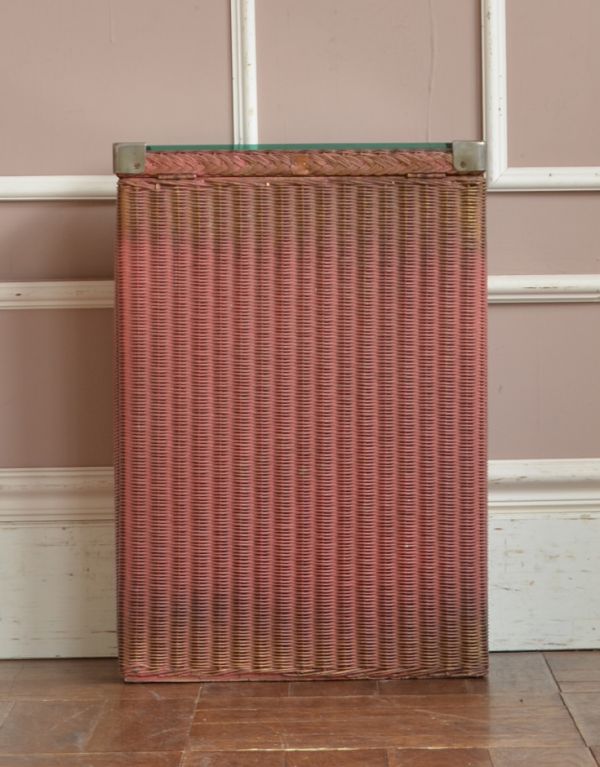 ロイドルーム　アンティーク家具　イギリスから届いたキレイなアンティークロイドルームボックス（ピンク色）。お部屋を明るくしてくれる優しいピンク色×ゴールドの2トーンタイプ。(d-1154-f)