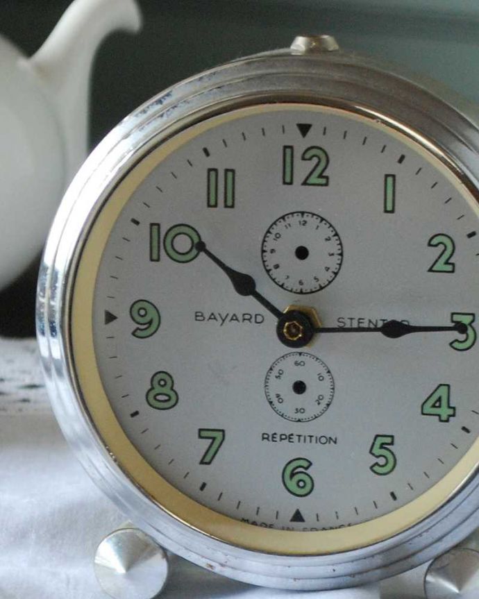 アンティーク その他の雑貨　アンティーク雑貨　フランスのアンティーク雑貨、バヤール社（BAYARD）の置き時計。タイムスリップさせてくれる優しい文字盤アンティークの時計は、文字盤が何とも言えない優しい雰囲気。(d-1181-z)