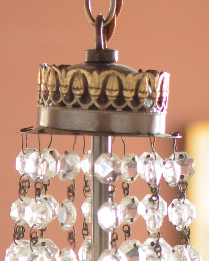 シャンデリア　照明・ライティング　真鍮×ガラスパーツのアンティークシャンデリア（Ｅ17シャンデリア球付）。トップにはまるで王冠の様な、華やかな装飾が付いています。(d-1191-z)