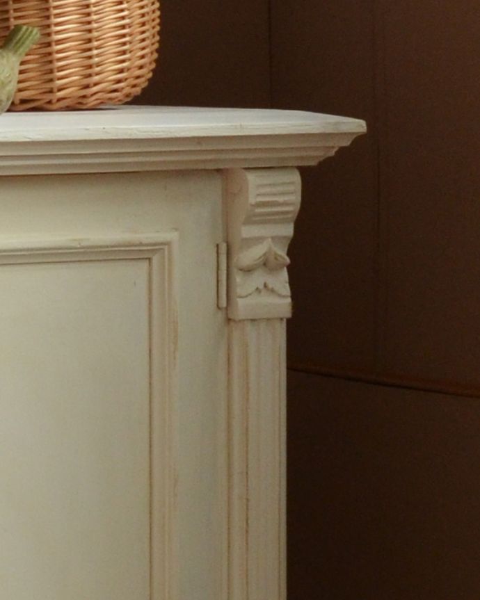 北欧キャビネット　アンティーク家具　テレビ台になるサイドボード（ホワイト）、アンティークフレンチインテリア。美しい彫にうっとり。(d-1237-f)