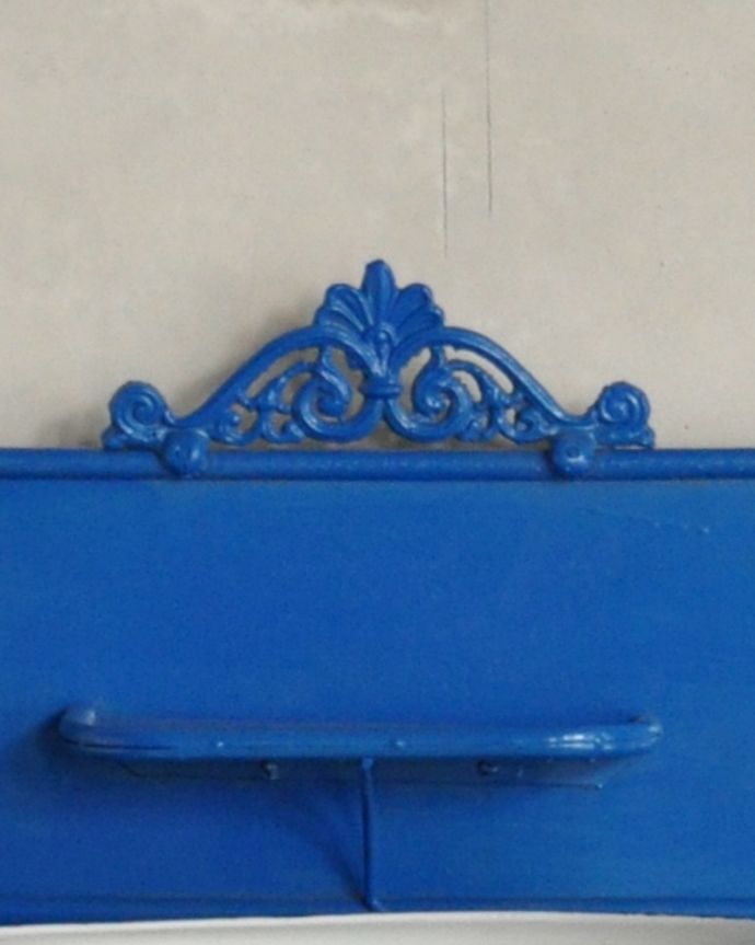 ガーデニング家具　アンティーク家具　雨にも丈夫なアンティーク家具、おしゃれなウォッシュスタンド（ブルー）。美しい飾りがポイント。(d-1250-f)